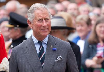 Príncipe Charles aceitou mala com 1 milhão de euros, diz jornal britânico