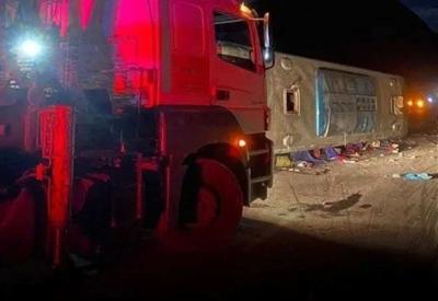 Acidente de ônibus mata pelo menos sete pessoas no interior de Minas Gerais