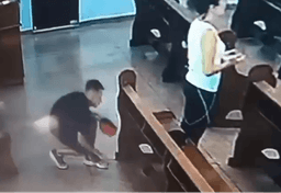 imagem da notícia VÍDEO: Bolsa de fiel é furtada durante missa no interior de São Paulo