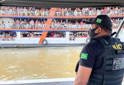 Barco com 1,6 mil pessoas que seguia para festa é apreendido em Cotijuba