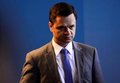 Moraes pergunta se ex-ministro preso quer receber visita de senadores