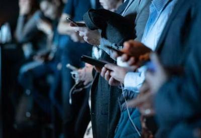 Mercado global de celulares tem pior índice de vendas da década, diz relatório