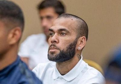 Acompanhe a saída de Daniel Alves da prisão após pagar fiança de 1 milhão de euros