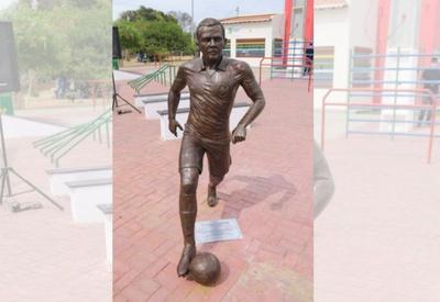 Prefeitura de Juazeiro (BA) retira estátua em homenagem a Daniel Alves