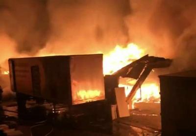 Depósito de móveis da Casas André Luiz é destruído por incêndio