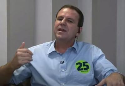 Eduardo Paes critica Crivella e promete reajuste aos servidores da Prefeitura do Rio