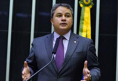 Federação de União Brasil com PP está em banho-maria, diz líder