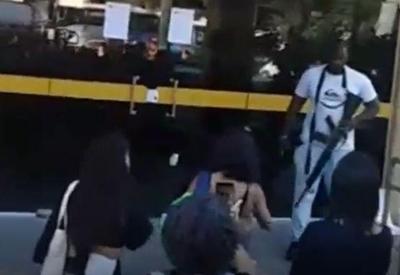 Manifestação de mulheres em delegacia é reprimida com tiros de fuzil