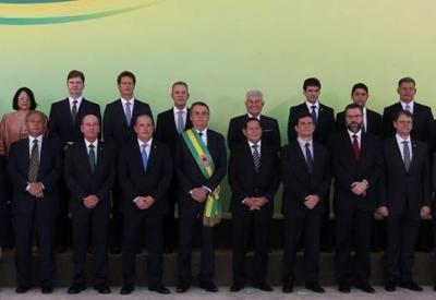 Ex-ministros e aliados de Bolsonaro vencem disputas ao Congresso