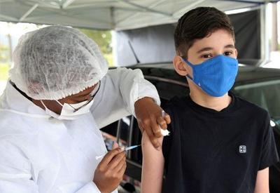 Cidade de SP segue vacinação contra covid-19 em jovens de 12 a 17 anos