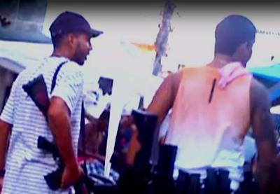 Flagrante: traficantes dançam com fuzis em baile funk do Rio de Janeiro