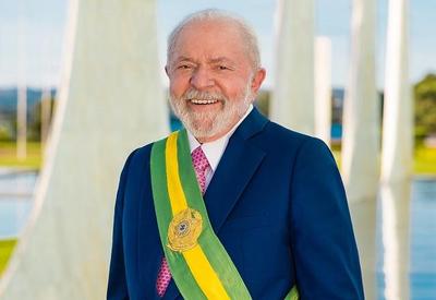 Sem o registro desde a posse, Lula divulga foto da Presidência