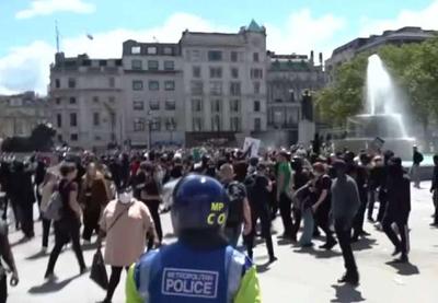 Grupos antirracistas e de extrema-direita vão às ruas no Reino Unido
