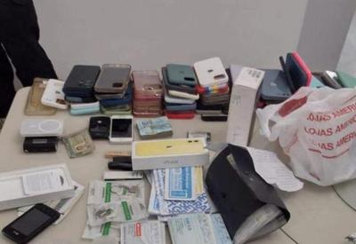 Guarda municipal suspeita de receptação de celulares é presa em Fortaleza