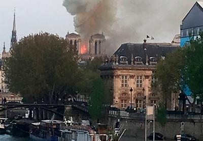 Incêndio atinge a Catedral de Notre Dame, em Paris