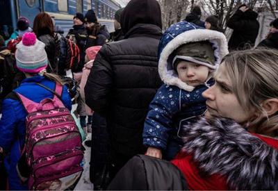 Ucranianos se acostumam a viver com alerta de ataques após 2 anos de guerra