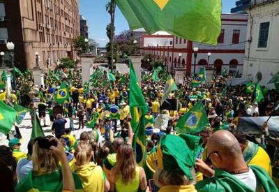 Equipe do SBT Rio Grande do Sul é hostilizada por manifestantes em Porto Alegre