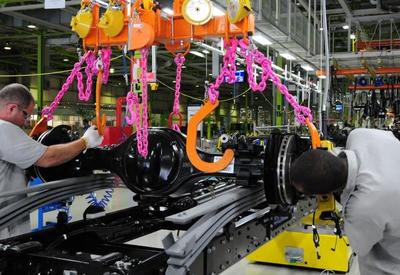 Mercedes-Benz encerra produção de automóveis no Brasil