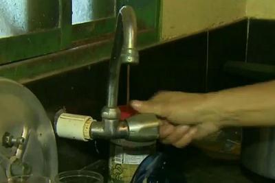 Moradores do Distrito Federal sofrem com a falta de água