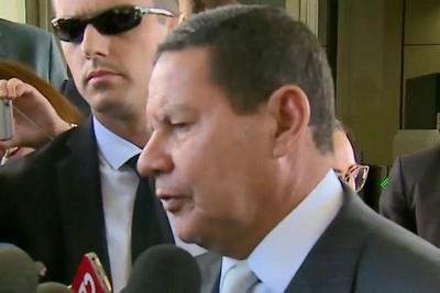 Presidente em exercício comenta sobre caso de Flávio Bolsonaro 