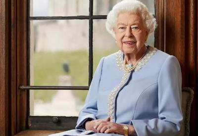 Rainha Elizabeth II divulga novo retrato oficial no Jubileu de Platina