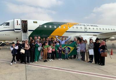 Os 32 brasileiros repatriados de Gaza viverão em quatro cidades no Brasil