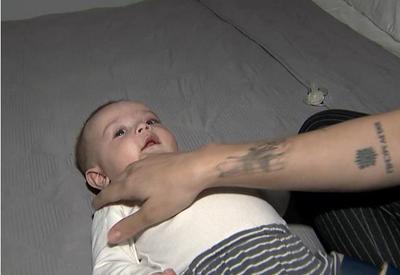 Academia de Pediatria recomenda que bebês não durmam mais na cama dos pais