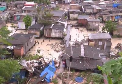 Chuvas intensas provocam estragos em Manaus; crianças ficam soterradas