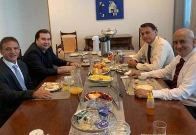 Sem Guedes, Bolsonaro e Maia acertam detalhes do orçamento em café da manhã