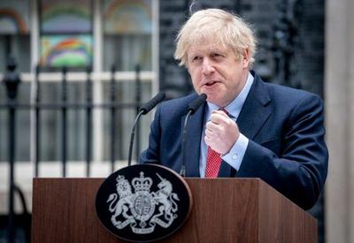 Reino Unido anuncia suspensão de todas as restrições contra covid