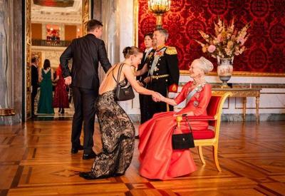 Cinderela da Dinamarca: jovem esquece sapato no Palácio após baile
