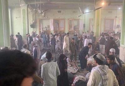 Atentado terrorista deixa mortos e feridos em mesquita no Afeganistão