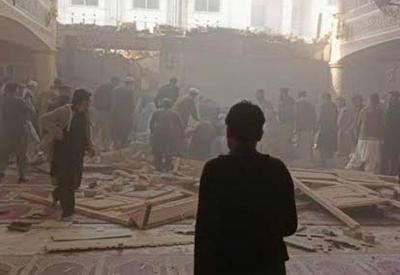 Talibãs paquistaneses reivindicam ataque em mesquita no Paquistão
