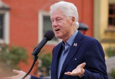 Bill Clinton recebe alta e deixa hospital na Califórnia