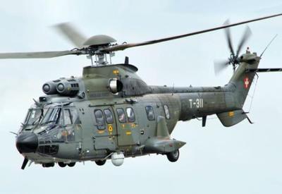 Helicóptero da Marinha cai durante operação no interior de Goiás e deixa dois mortos