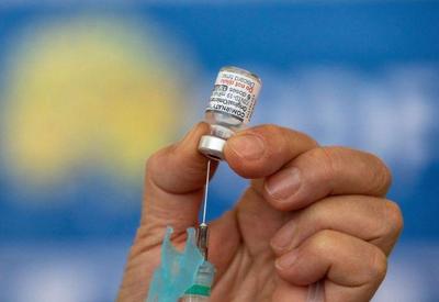 Vacina bivalente está disponível para todos os grupos prioritários