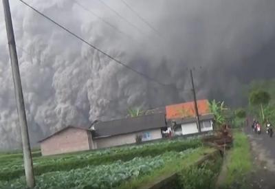 Sobe para 22 número de mortos após erupção de vulcão na Indonésia
