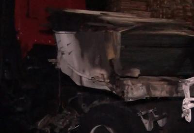 SP: Caminhoneiro morre carbonizado após acidente no Rodoanel