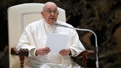 Papa lamenta mortes na guerra e pede solução diplomática para Ucrânia