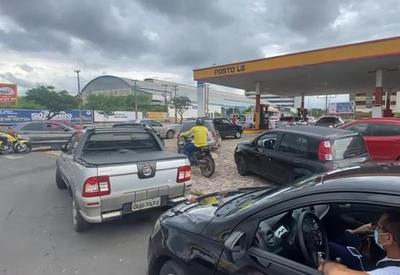 Motoristas enfrentam filas em postos após anúncio de alta nos combustíveis