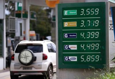 Postos de combustíveis omitem preços para atrair consumidores