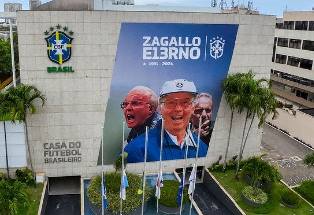 Banner gigante de Zagallo na fachada da CBF