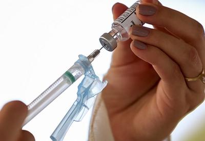 Ministério da Saúde entrega primeiras doses de vacina atualizada contra a covid-19
