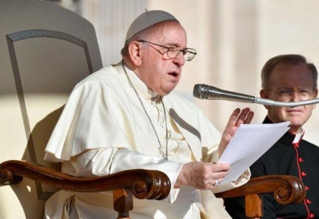 Papa Francisco classifica uso de armas nucleares como "loucura"