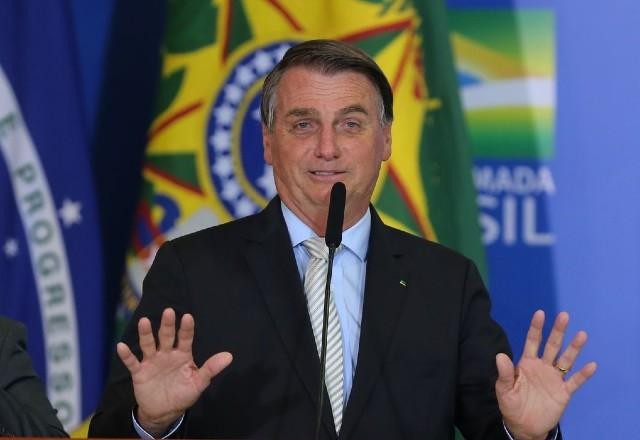 Bolsonaro se defende sobre aumento do diesel: "Abri mão do imposto federal"