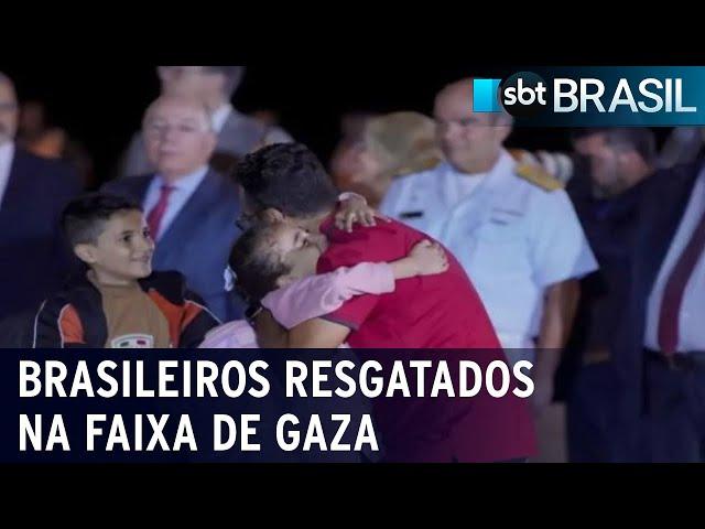 Brasileiros e palestinos repatriados passam dia em Brasília