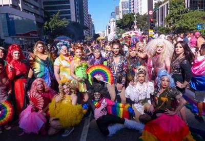 Parada do Orgulho LGBT+ teve shows pop e discurso de ministro de Lula