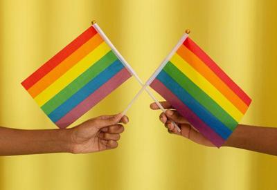 Uganda promulga lei que discrimina comunidade LGBTQIA+