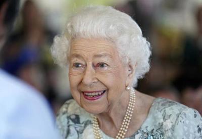 A rainha é pop: relembre feitos populares de Elizabeth II