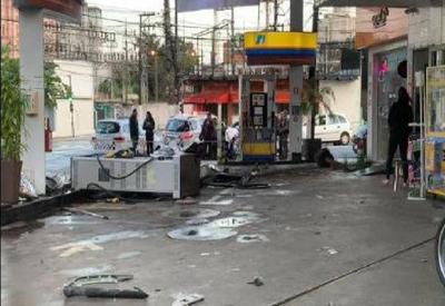 Três pessoas morrem após carro invadir posto e atingir bomba de combustíveis em São Paulo